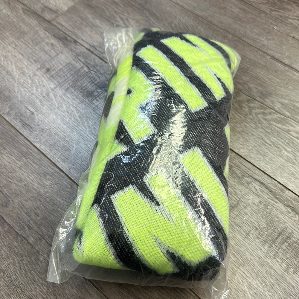 Victoria’s Secret PINK scarf NWT